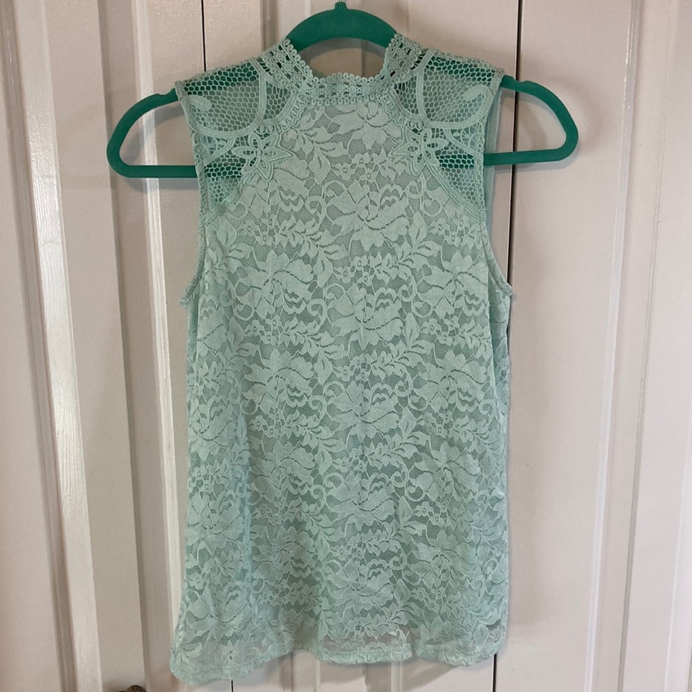 NWT never worn teal lace Cable & Gauge women’s top. Beautiful sheer shoulders.